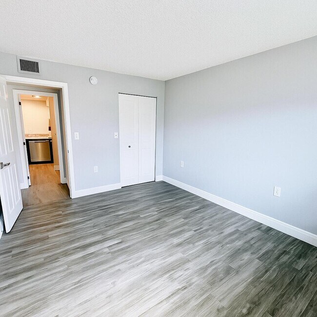 Building Photo - 712 SW 81st Ave