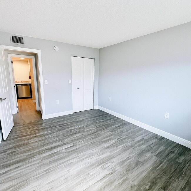 Building Photo - 716 SW 81st Ave