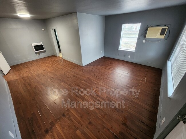 Building Photo - 400 W 17th St