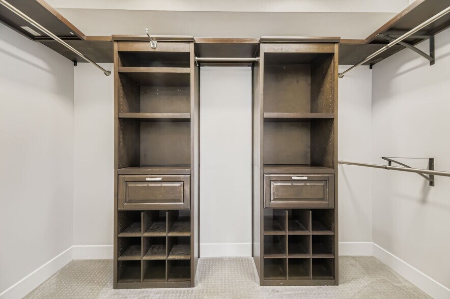 primary suite walk-in closet - 2765 S Sherman St