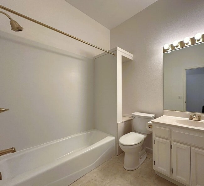 Building Photo - 2172 Dolen Pl