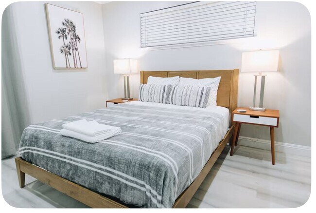 Building Photo - Furnished Home in HB