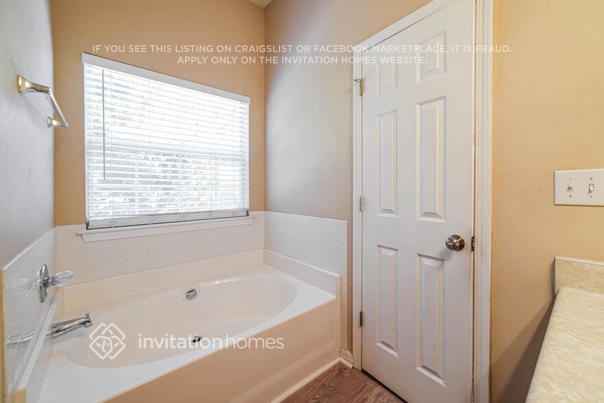 Building Photo - 4116 Green Field Dr