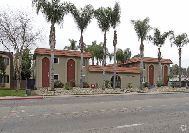 Building Photo - Twin Villas