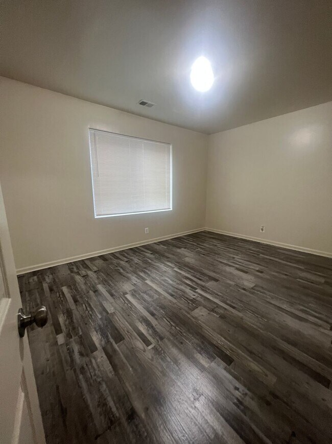 Interior Photo - 741 Alabama St. SE