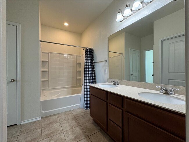 Building Photo - 7607 Lazy Creek Dr