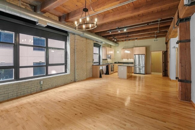 Building Photo - 607 Washington Ave S