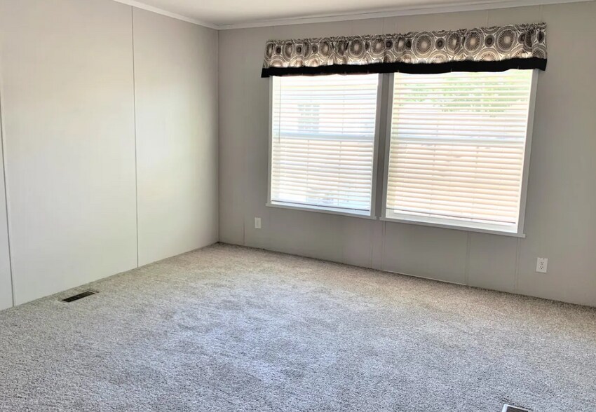 Building Photo - 16703 Fall River Rd