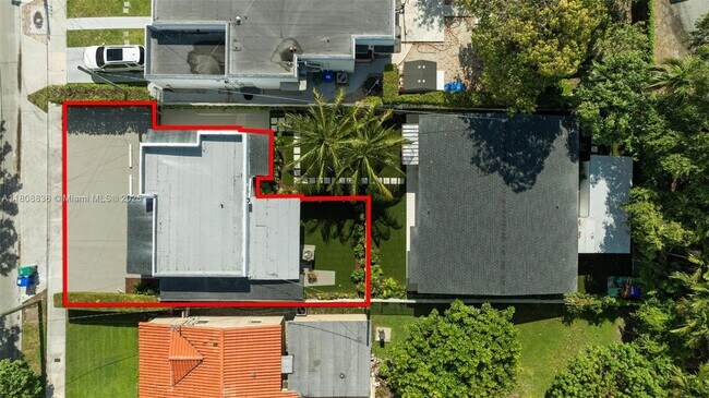 Building Photo - 2440 SW 3rd St