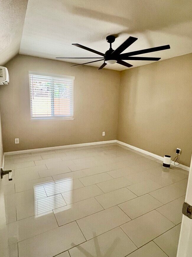 Building Photo - 3520 Lebon Dr