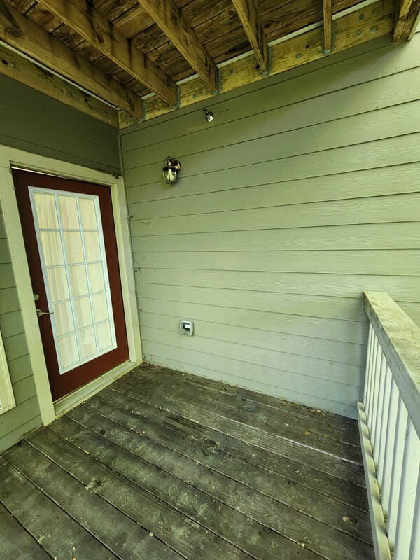 Building Photo - 807 Country Park Dr