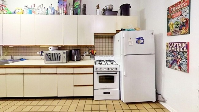 Building Photo - Second Floor Sheridan Park Studio