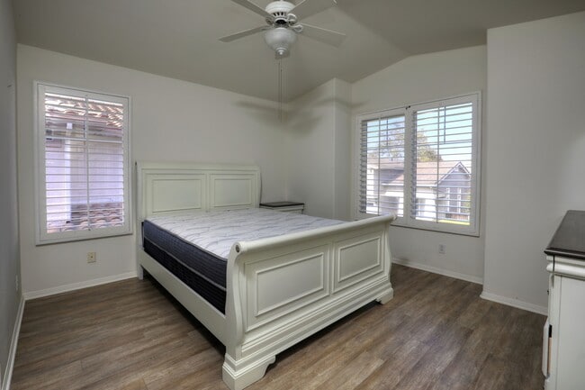 Building Photo - 543 Fireside Ln