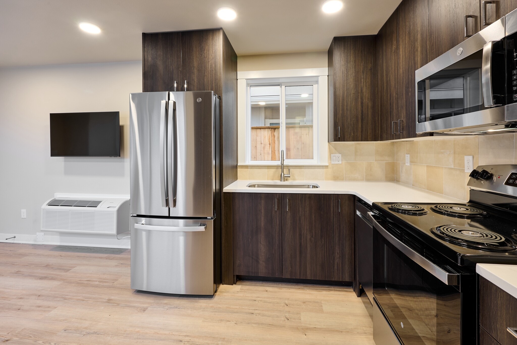 Building Photo - 1940 NW Grant Ave