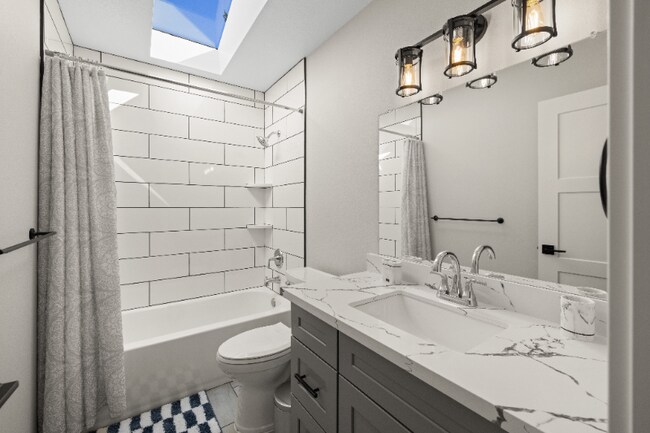 Building Photo - 5630 NE Everett St