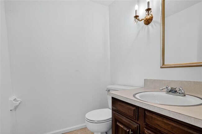 Building Photo - 447 Cove Dr NE