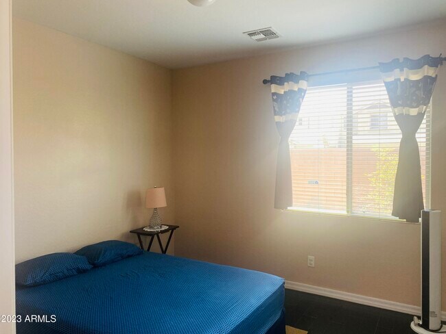 Building Photo - 453 W Lantana Pl