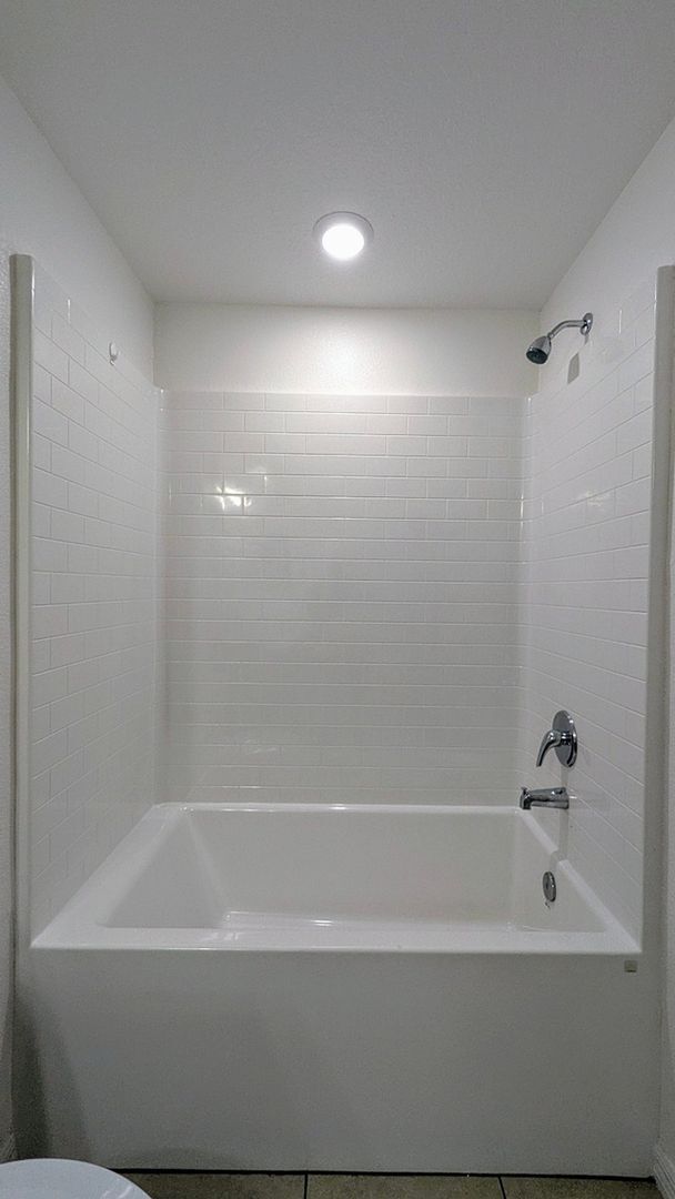 Building Photo - BEAUTIFUL 3-BEDROOM, 3-BATHROOM LUXURY TOW...