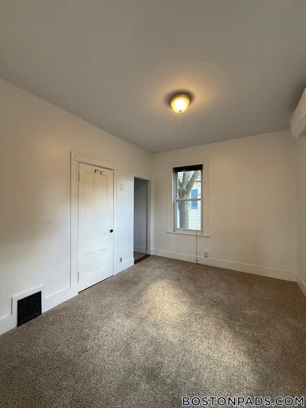 Building Photo - 32 Etna St