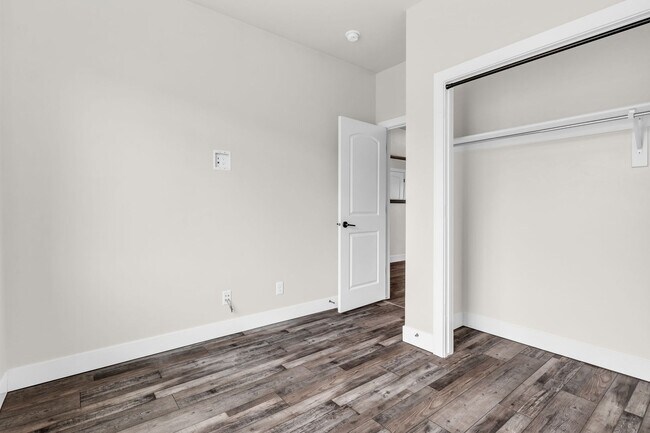 Building Photo - Spacious 6 Bed Home with Dual Kitchens, EV Charging & Modern Finishes in Layton