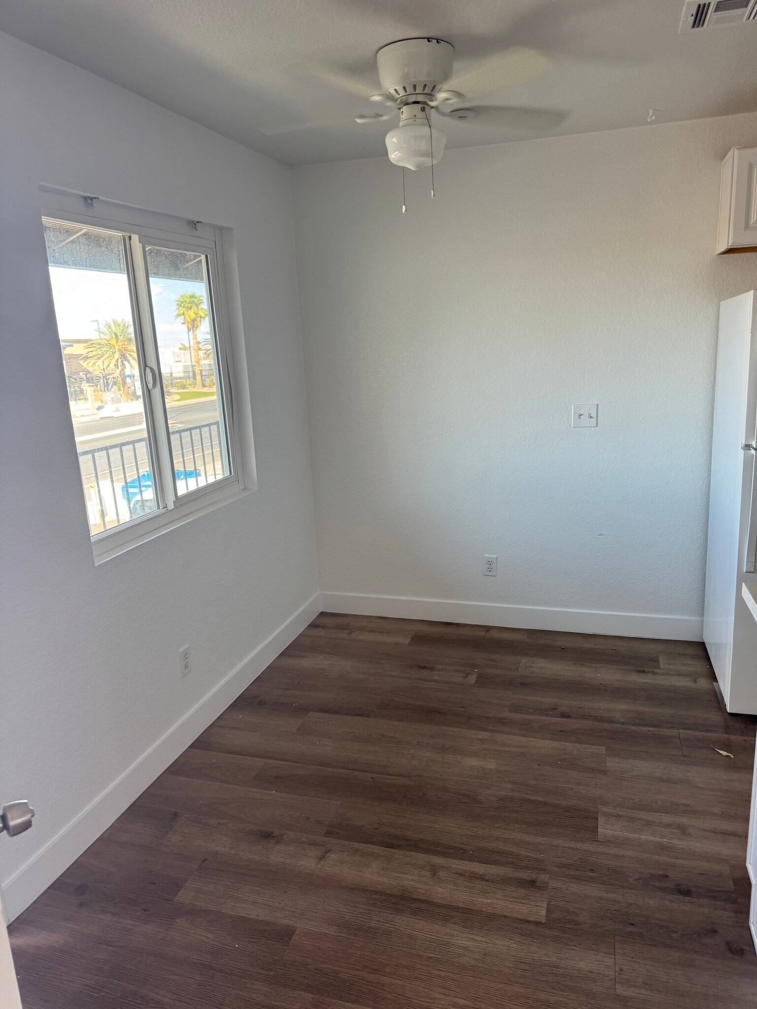 Building Photo - 432 E Sunset Rd