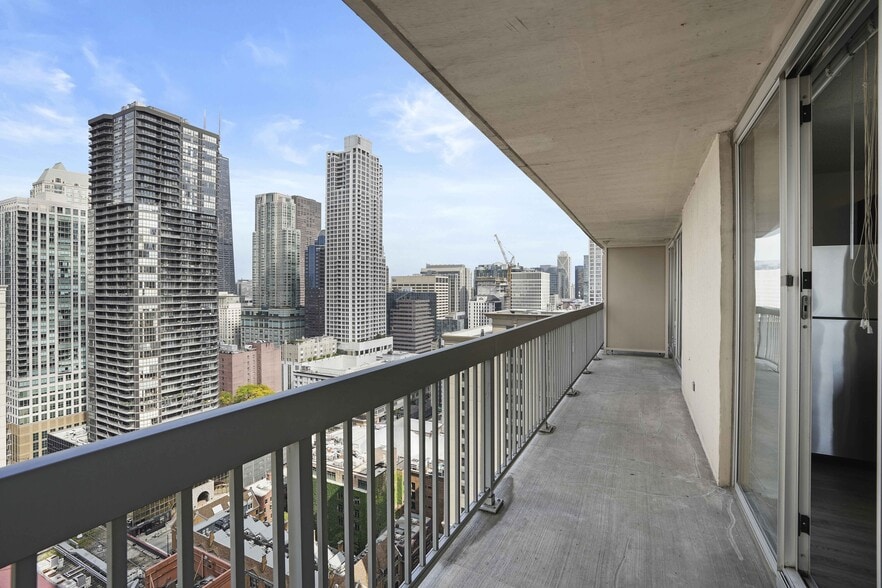 Building Photo - 490 N State St