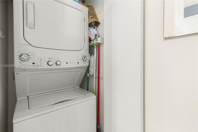 Building Photo - 92 SW 3rd St