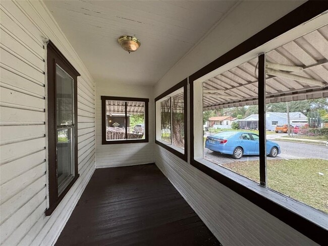 Building Photo - 728 Columbia St