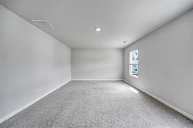 Building Photo - 167 Fernbrook Trl