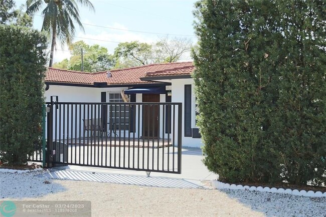 Building Photo - 641 SW 8th Ave
