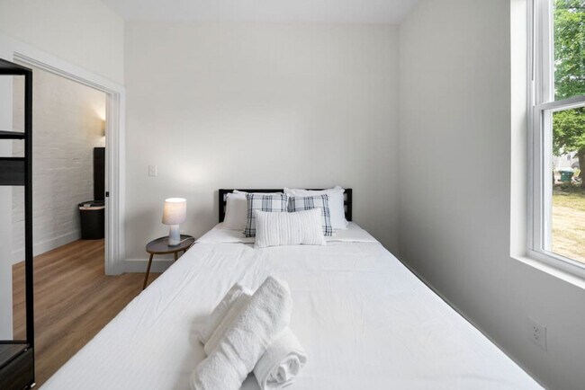 Building Photo - 704 Wayne St