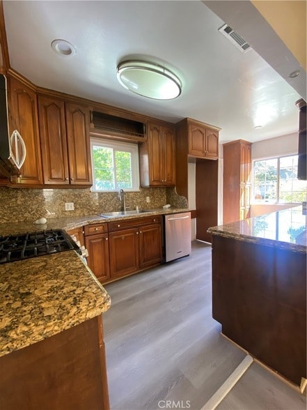 Building Photo - 521 E Valencia Ave