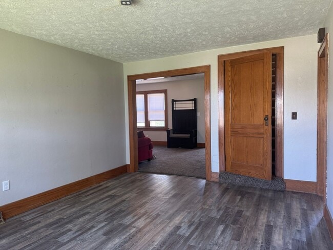 Building Photo - Spacious 4-Bedroom Rental with 2-Car Garage and Optional Shop