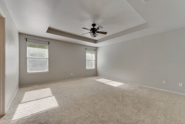 Building Photo - 52 Daisy Dr