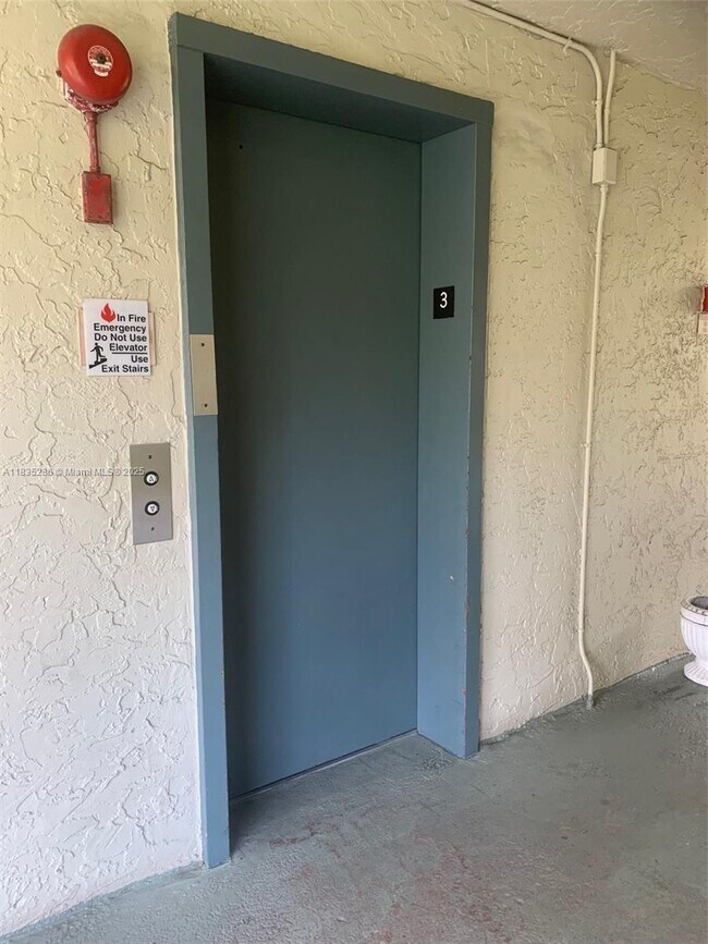 Building Photo - 1830 SW 81st Ave