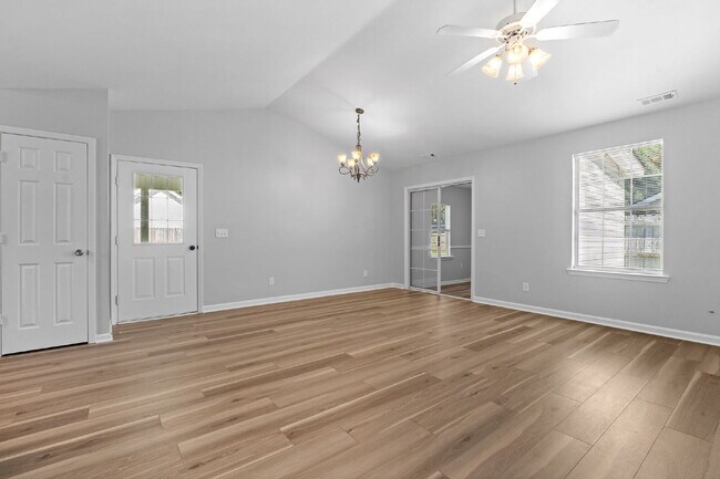 Building Photo - 3 Bedroom 2 bath home on a corner lot in the Telfair community