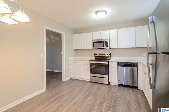 Building Photo - 1003 Oak Blvd