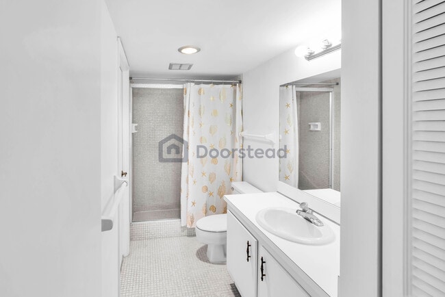 Building Photo - 4172 Inverrary Dr