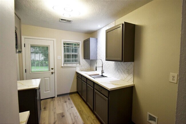 Building Photo - 10213 Fairland Dr
