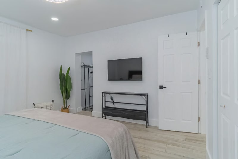 Building Photo - 1520 NE 16th Ave