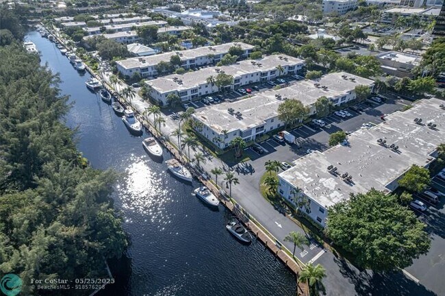 Building Photo - 6319 Bay Club Dr