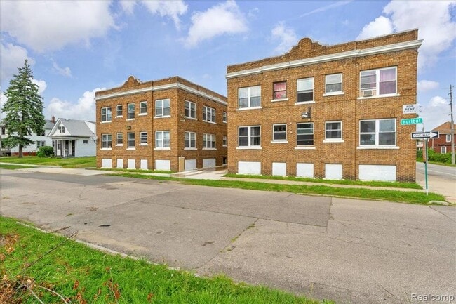 Building Photo - 2500 Hurlbut St