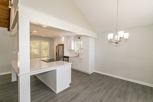 Building Photo - 3941 Kensington Dr
