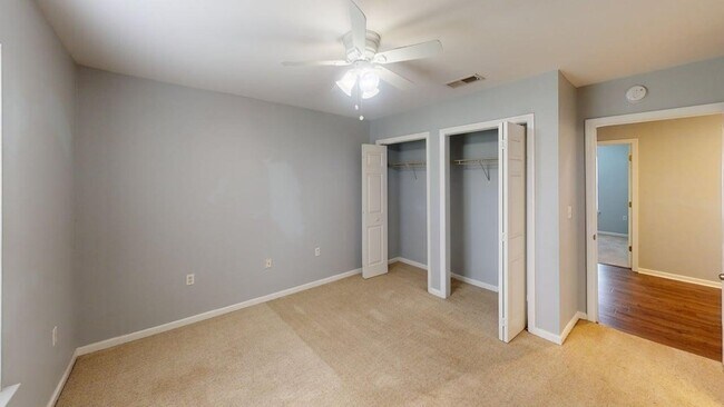 Building Photo - 910 Ave A