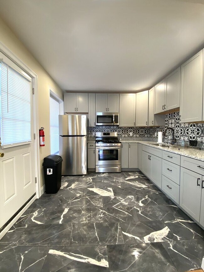 Building Photo - 416 Pearl St