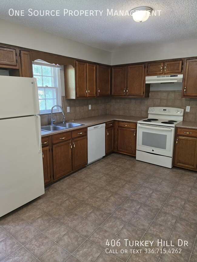 Building Photo - 406 Turkey Hill Dr