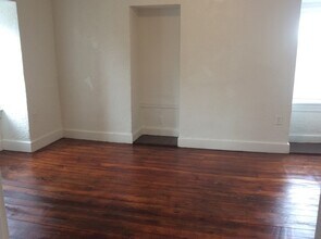 Building Photo - Spacious 3 Bedroom, Laundry, East End Near...