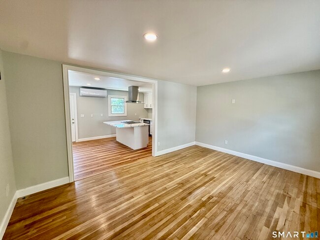 Building Photo - 10 Elmwood St