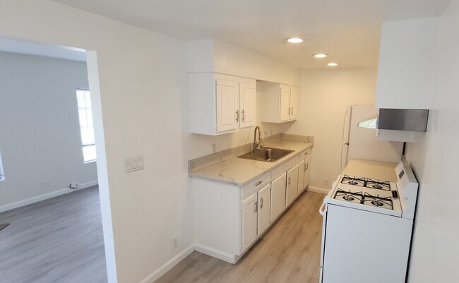 Building Photo - 544 Virginia St