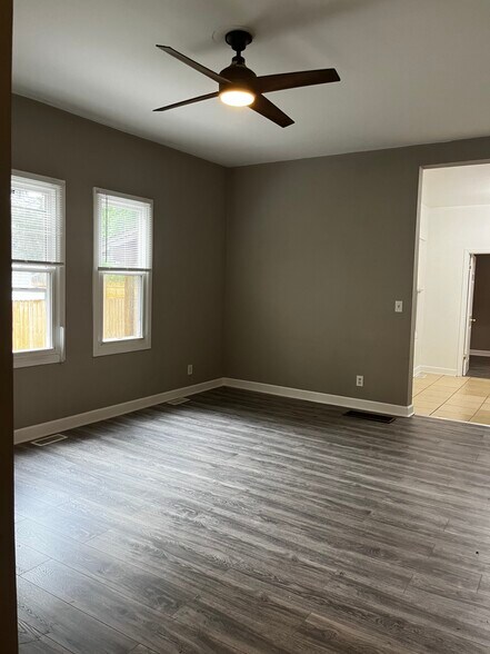 Livingroom - 357 College Ave